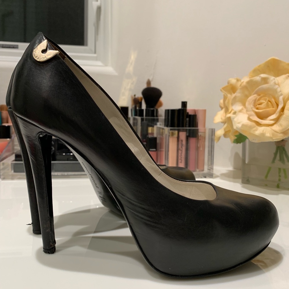 Gianfranco Ferre black pumps